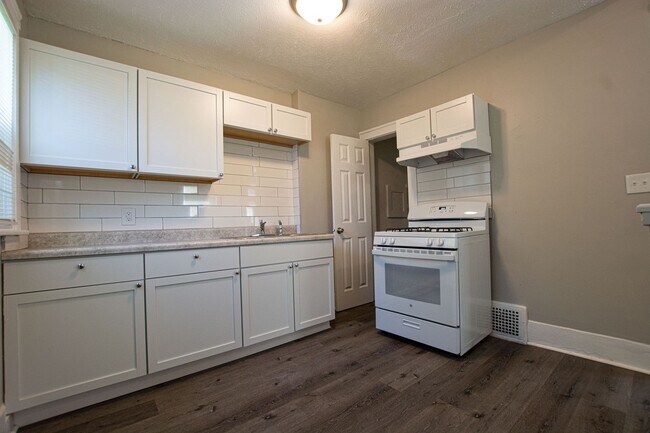 Building Photo - 110 N 38th St