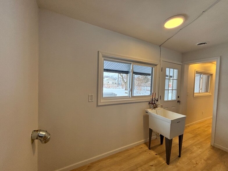 Building Photo - 35140 School St