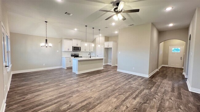 Building Photo - 6110 Coles Ln