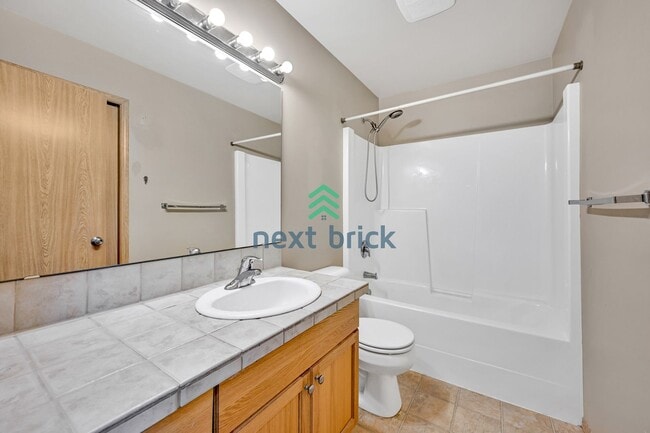 Building Photo - 3 BED & 2.5 BATH TOWNHOUSE FOR RENT