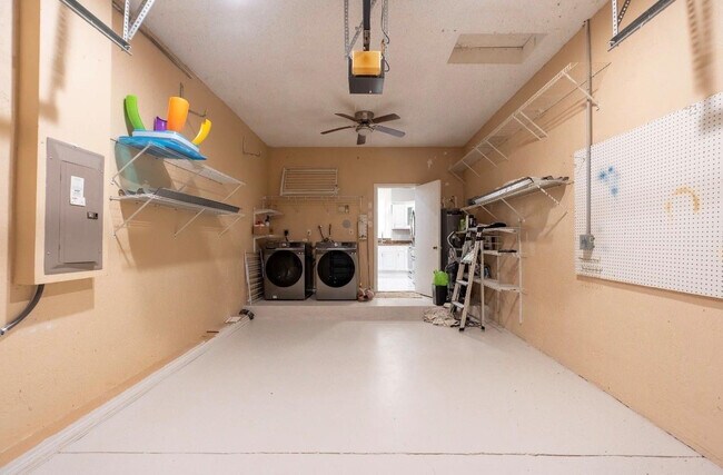 Building Photo - 1928 Madeira Dr