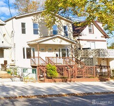 Building Photo - 661 Catherine St