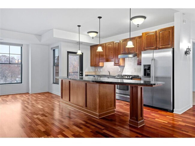 Building Photo - 317 Groveland Ave