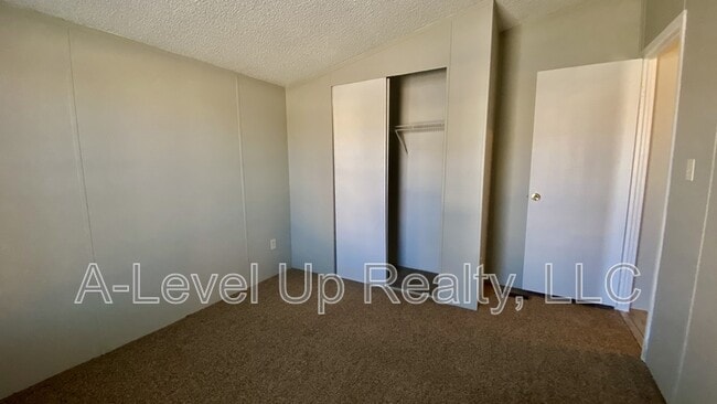 Building Photo - 307 W Lee St