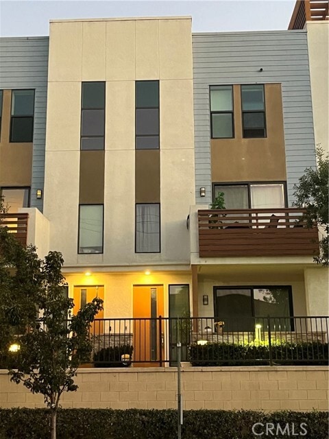 Building Photo - 685 W 17th St