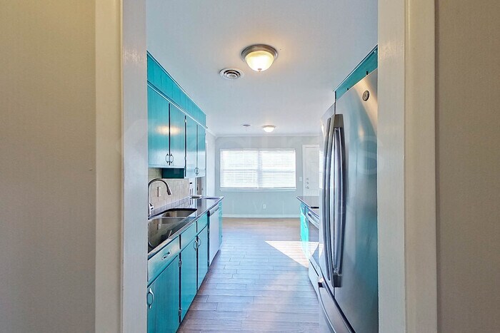 Building Photo - 4418 Mesa Cir