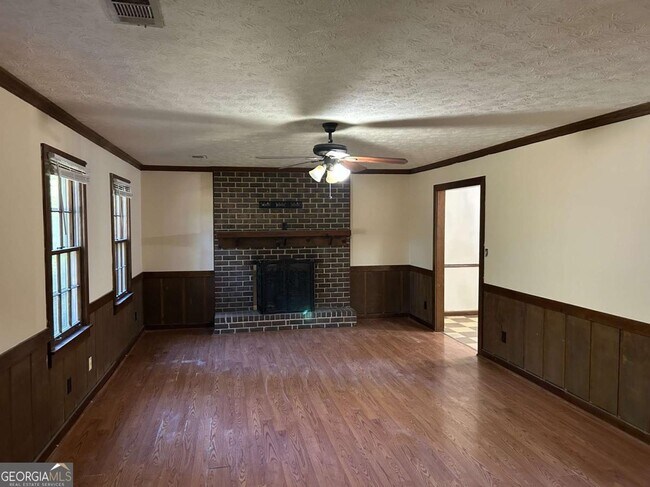 Building Photo - 1530 Oleander Ln SW