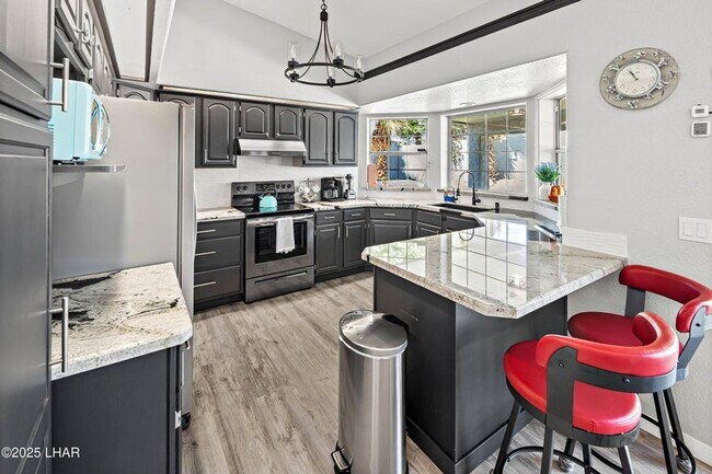 Building Photo - Long Term Rental heated pool & hot tub