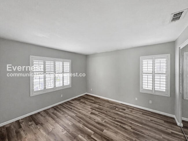 Building Photo - 1090 Azalea Ln