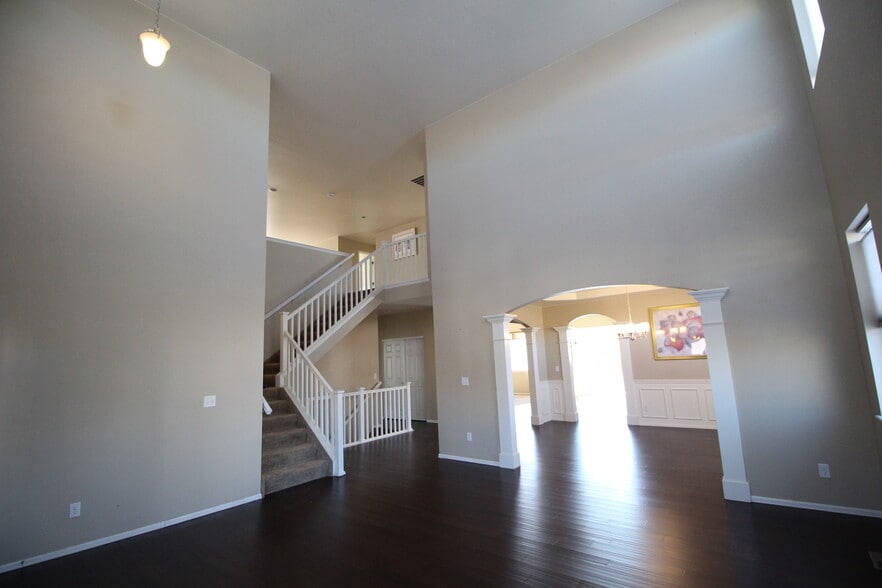 Building Photo - 1000 Stanley Ct