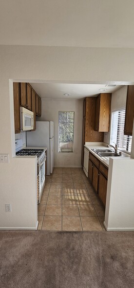 Kitchen - 13020 Wimberly Sq