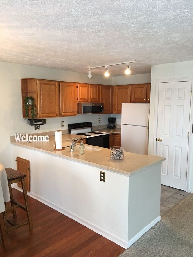 Building Photo - Furnished-Bay Views- Long Term!