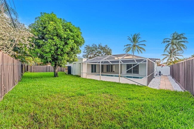 Building Photo - 5419 NE 22nd Ave