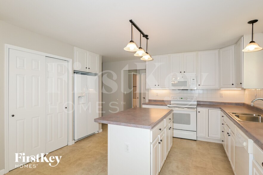 Building Photo - 259 Hickory Wood Dr