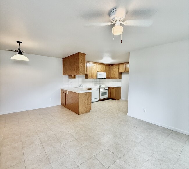 Building Photo - 421 N Walnut Ave