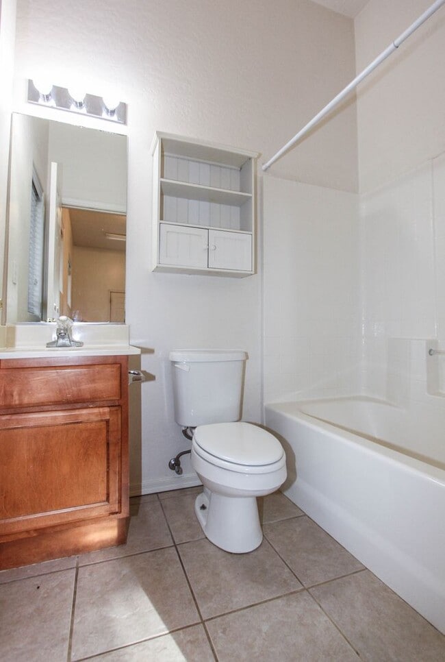 Building Photo - 3 bed 3 bath Townhome in Boulder Park