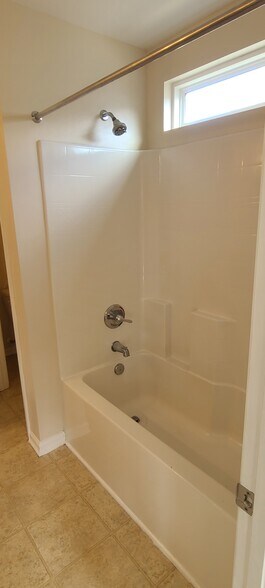 Building Photo - 327 Flyway Rd