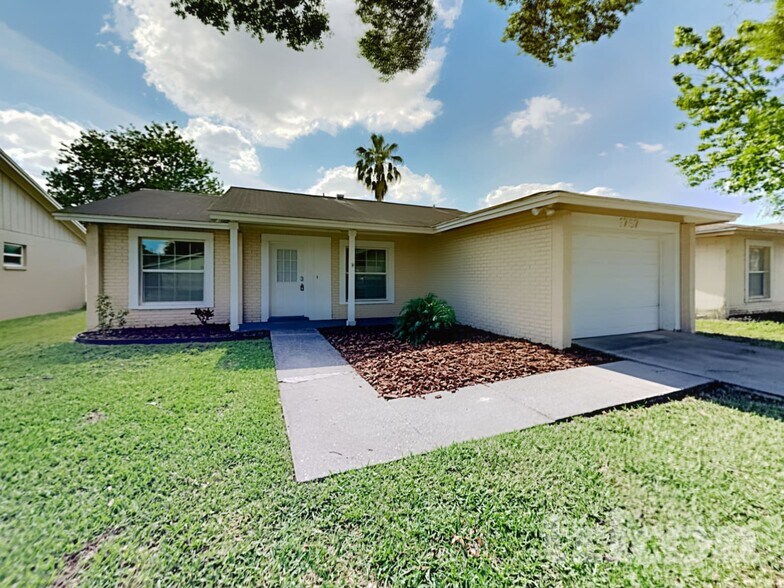 Building Photo - 1757 Lakeview Village Dr