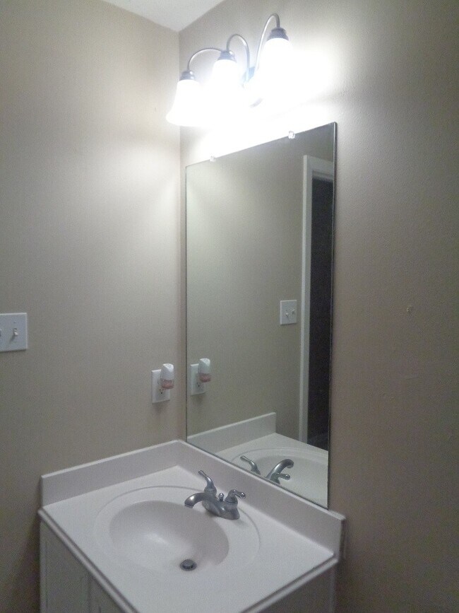 Building Photo - 19702 Byron Meadows Dr