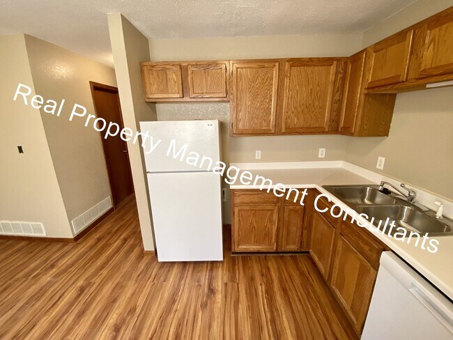 Building Photo - Redbud Ridge 7