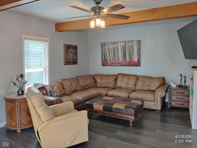 Building Photo - 121 N Main St