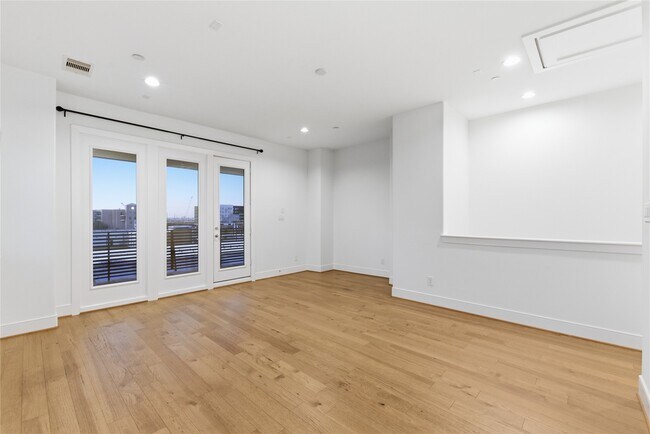 Building Photo - 2412 Canal St