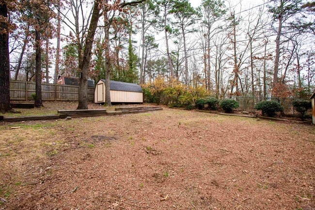 Building Photo - 2617 Peach Tree Dr