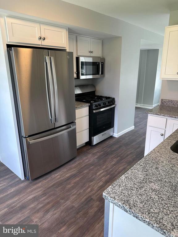 Building Photo - 2102 Reading Ave