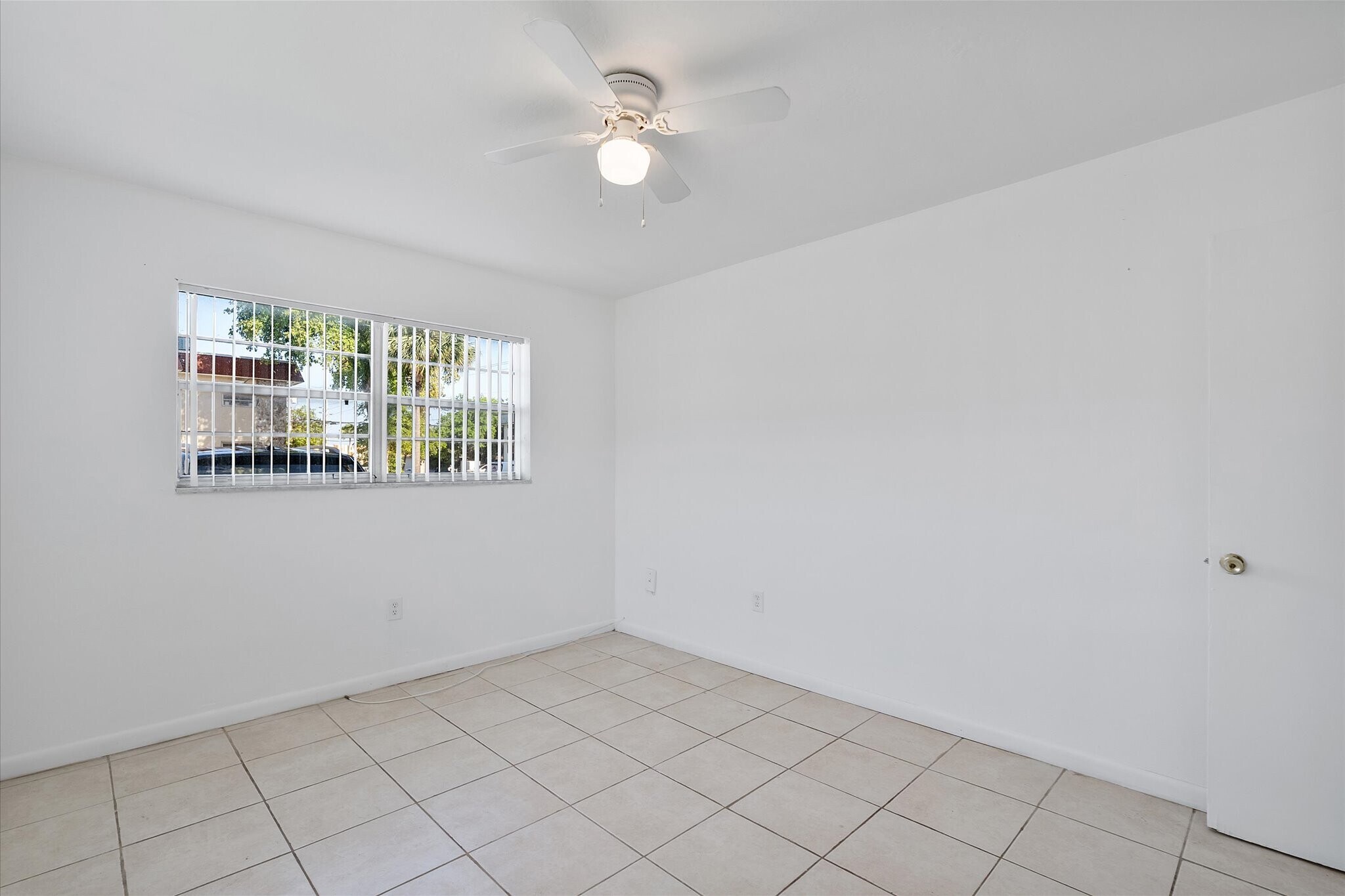 Building Photo - 16100 NE 19th Ct