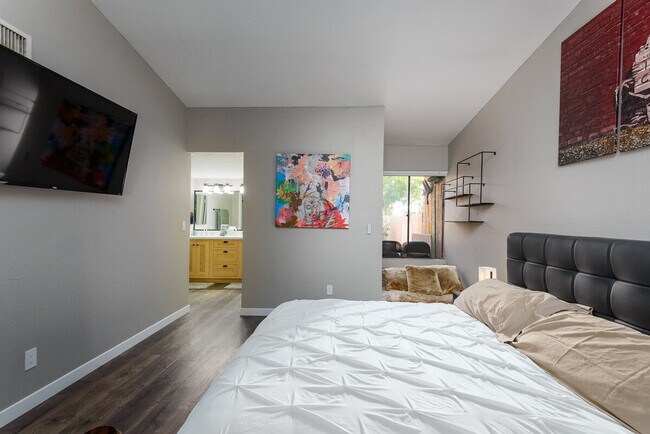 Building Photo - 2041 N 87th Way