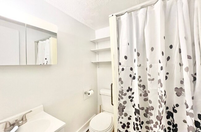 Building Photo - 38 Sherman St