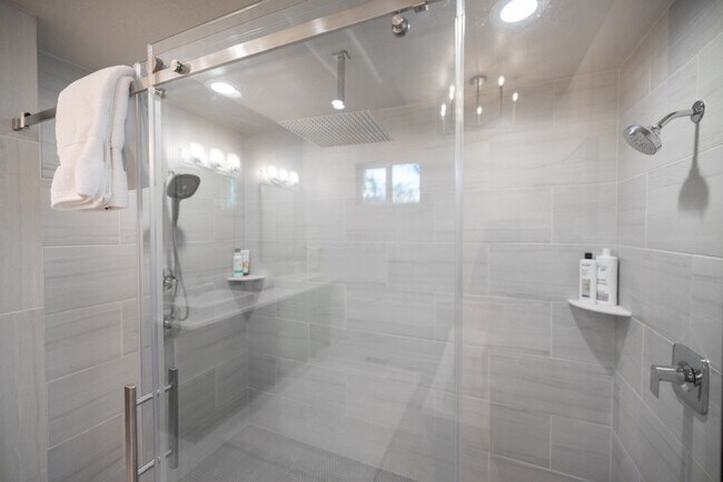 Building Photo - 255 Matterhorn Dr