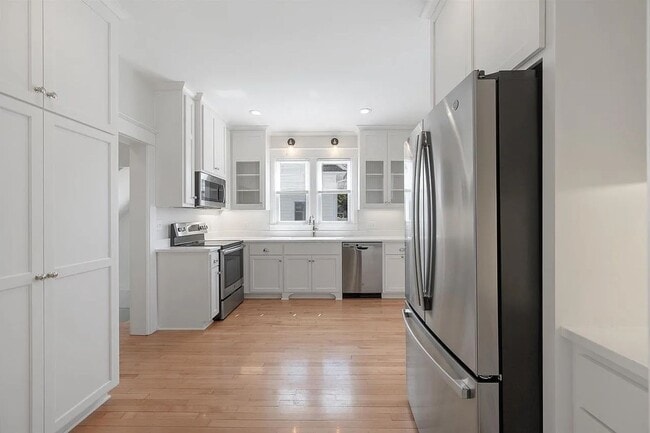Building Photo - Charming Cape Cod Single Family