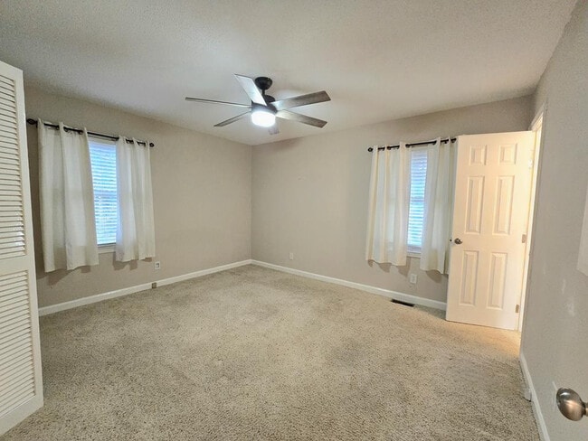 Building Photo - 3 Valleybrook Ct