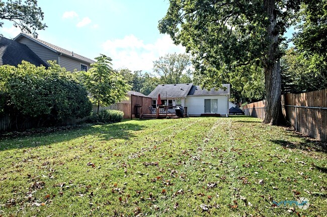 Building Photo - 4228 Riverside Dr
