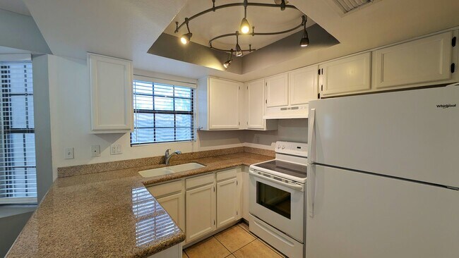 Building Photo - 3 Bedroom Townhome Near W University Dr and S Hardy Dr!