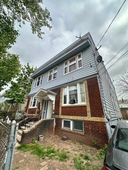 Building Photo - 256 S Munn Ave