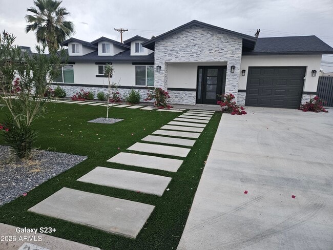 Building Photo - 2817 N 71st Pl