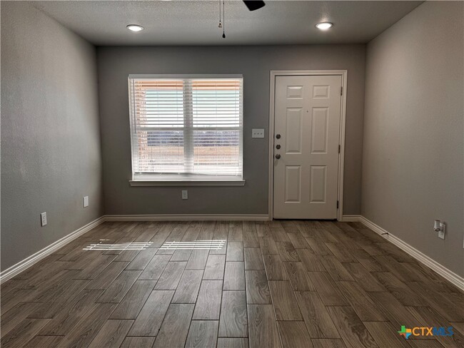 Building Photo - 2108 Saulsbury Dr