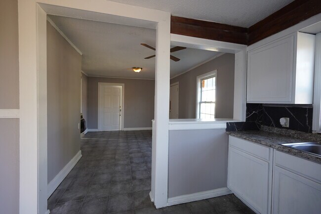 Building Photo - 2361 Joy Ln