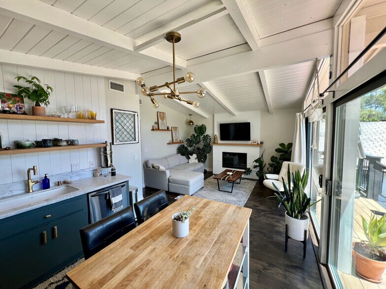 Building Photo - 726 Beall St