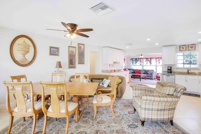 Building Photo - 19185 SE Homewood Ave