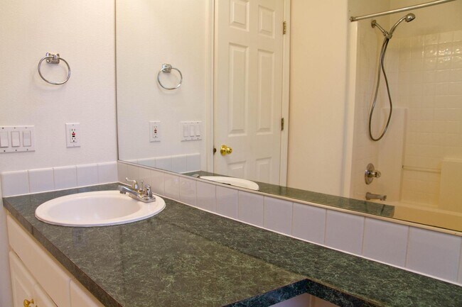 Building Photo - Fantastic Bethany Home with Attached Garag...