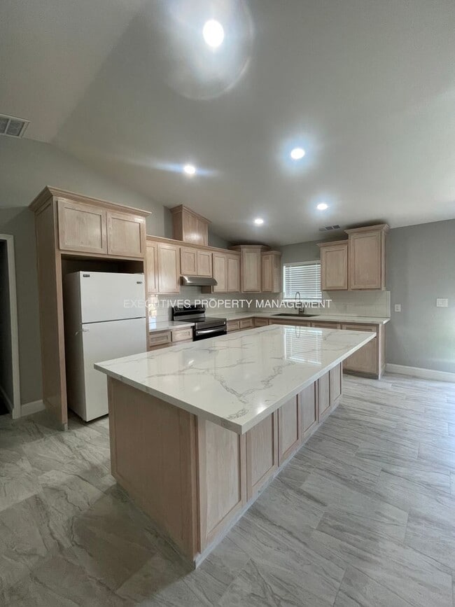 Building Photo - 1957 CA-140