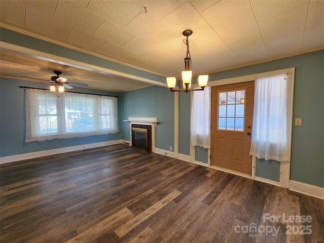 Building Photo - 843 Pebble Ave SW