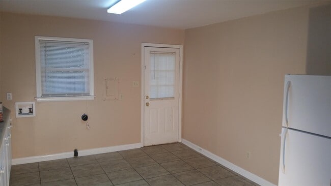 Building Photo - 2836 Club Plaza Rd