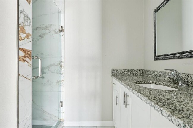 Building Photo - 801 W Montrose St