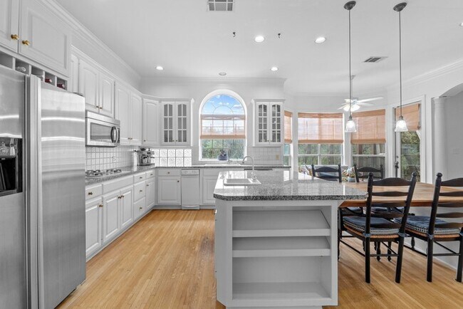 Building Photo - 5305 Cuesta Verde