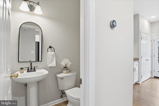 Building Photo - 5053 Kilburn St