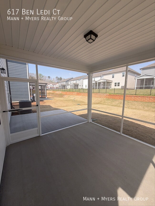 Building Photo - 617 Ben Ledi Ct